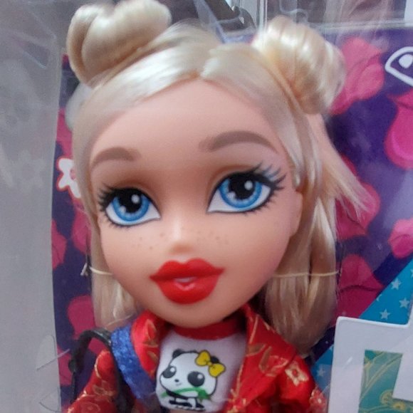 BRATZ STUDY ABROAD CHLOE - Picture 2 of 5